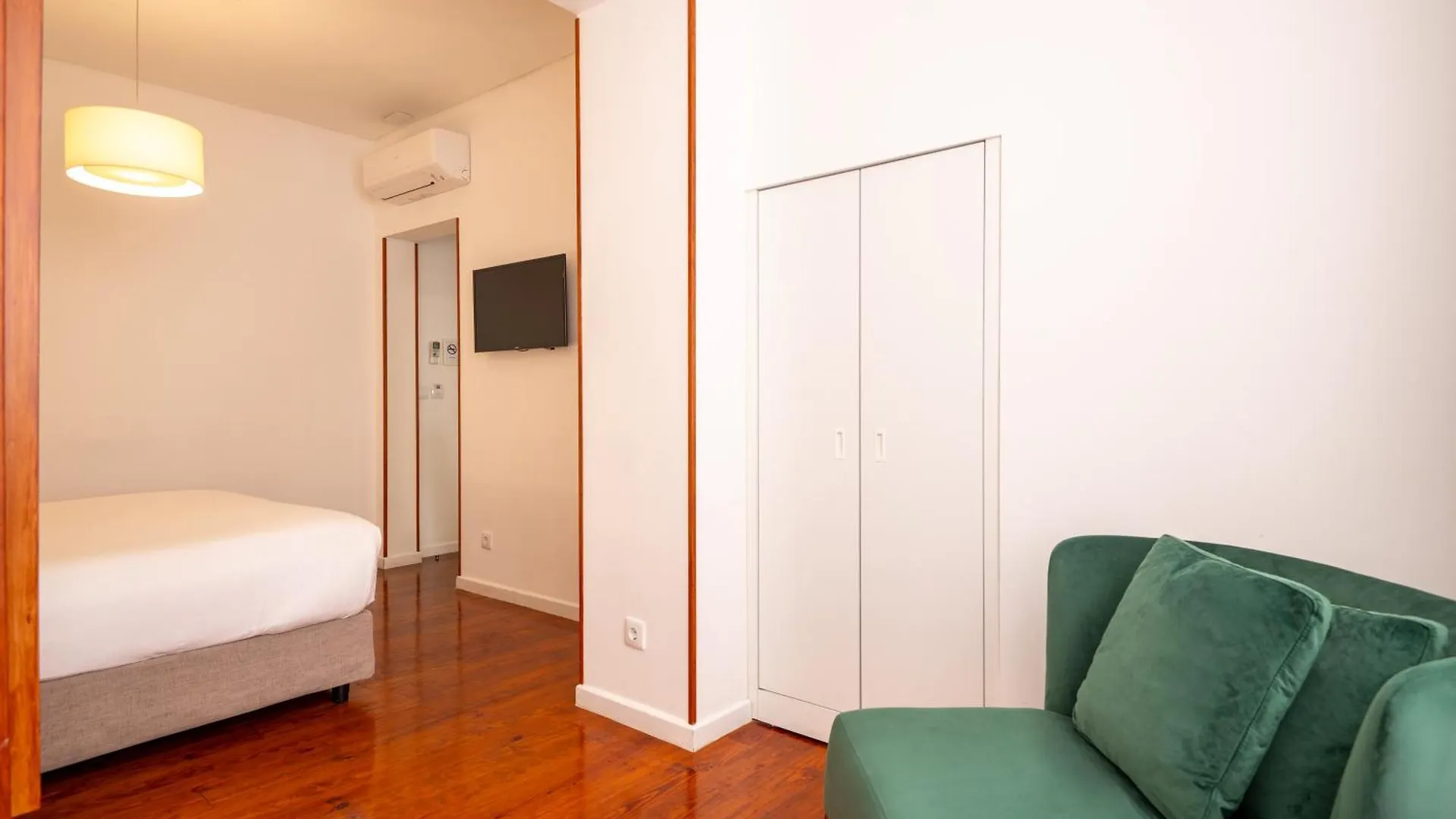 Bica Flh Suites Lisbon 4*,
